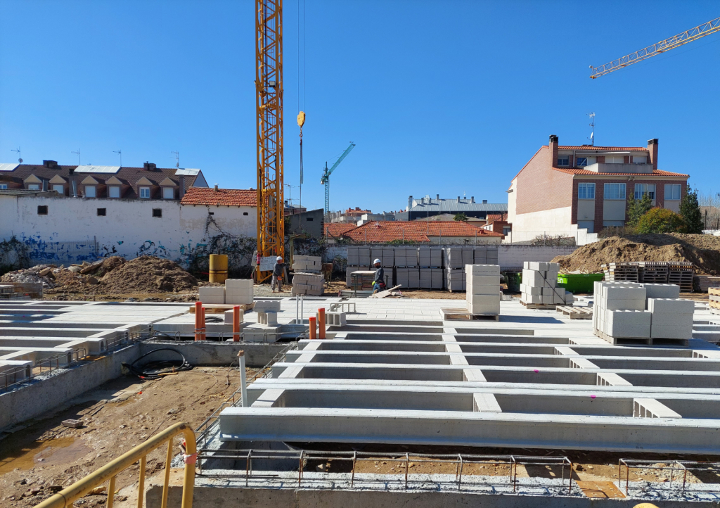 Marcha de las obras en Chalets Obra Nueva frente CC Vallsur